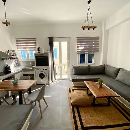 Iakovos' Luxury House Tínos